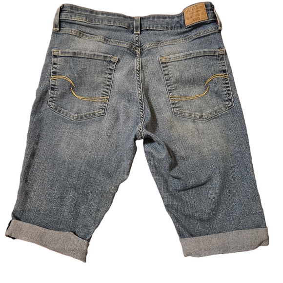 Signature by Levi Strauss Gold Mid-Rise Skinny Shorts - Picture 2 of 7